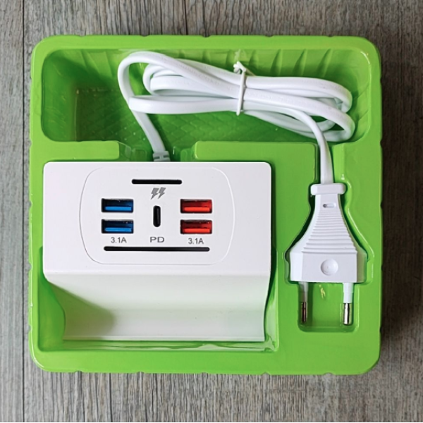 5-Port USB Hub with USB-C PD (3.1 A) + USB 3.0 Ports – Self-Powered Multi-Device Charging Station